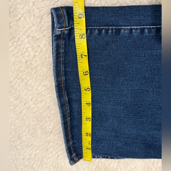 FRAME LE MINI BOOT
Women's Le Mini Boot Outseam Slit Jeans size 28 $268 - Picture 12 of 16